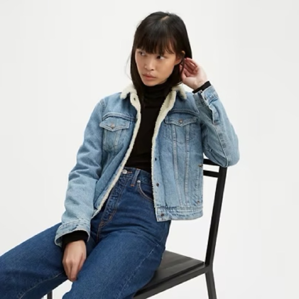 NWT LEVI’S • ORIGINAL SHERPA TRUCKER JACKET